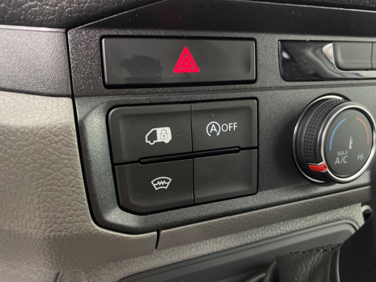 Volkswagen Crafter 35 2.0 TDI 177PK DSG L4H3 Highline FWD | Allseasons | Trekhaak + assist | Verzwaarde vooras | Bijrijdersbank met opbergvak | NWPRIJS 50.000 EX | 8x op voorraad