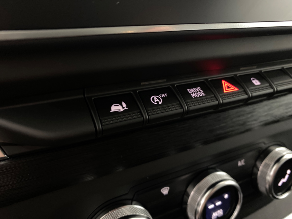 Renault Trafic L2H1 T29 DC dCi 170 EDC Extra – Gris Comete