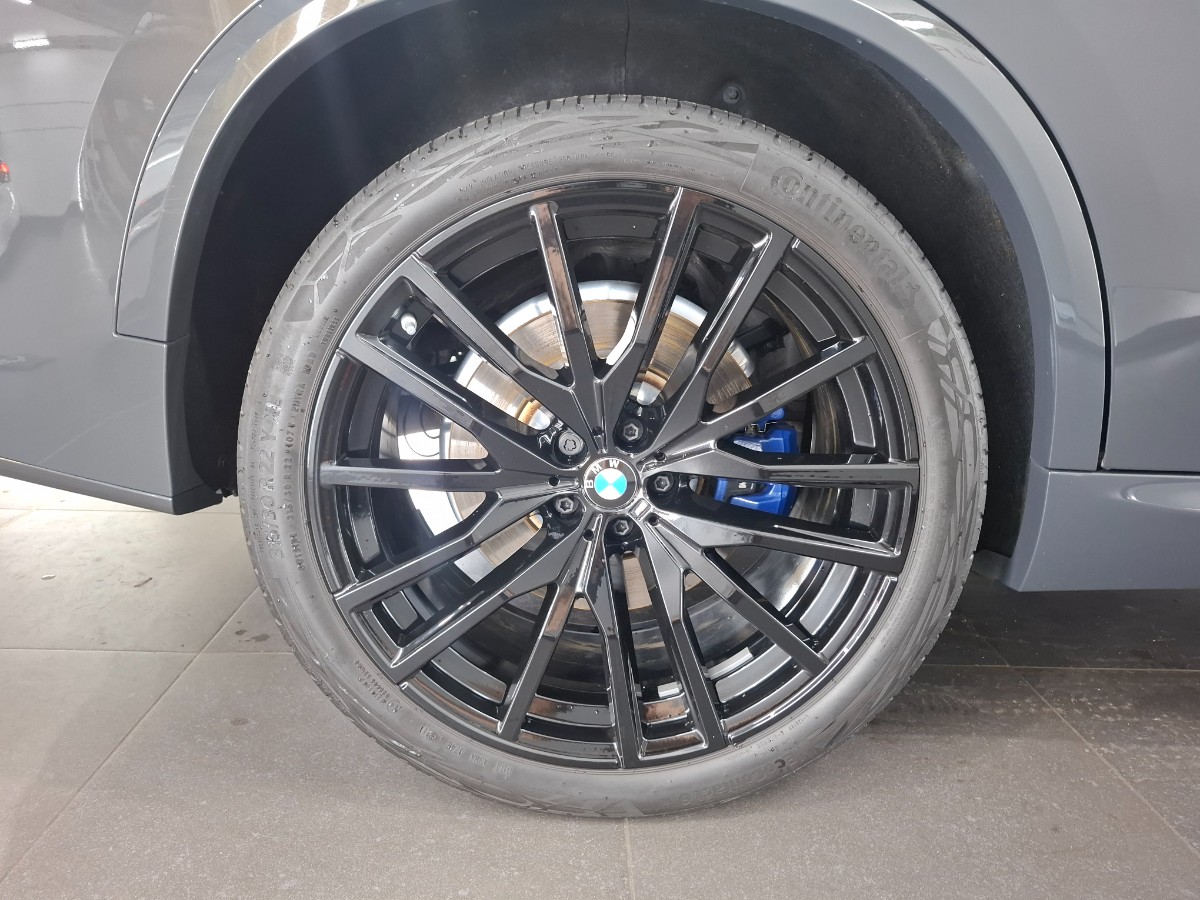 BMW X5 Xdrive 40d | Grijs kenteken | 22″ LMV | Trekhaak elekt. | Pano | HiFi | Soft-close | Innovation | DRAVITGRAU