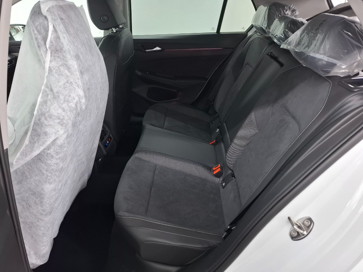 Volkswagen Golf Style 1.5 TSI eHybrid DSG | IQ LIGHT | LMV 18 Catania | Winterpakket | PURE WHITE