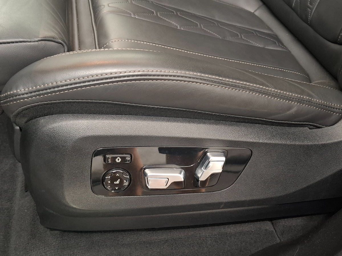 BMW X5 Xdrive 40d | Grijs kenteken | 22″ LMV | Trekhaak elekt. | Pano | HiFi | Soft-close | Innovation | DRAVITGRAU
