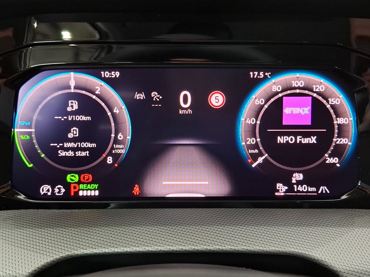 Volkswagen Golf Style 1.5 TSI eHybrid DSG | IQ LIGHT | LMV 18 Catania | Winterpakket | PURE WHITE