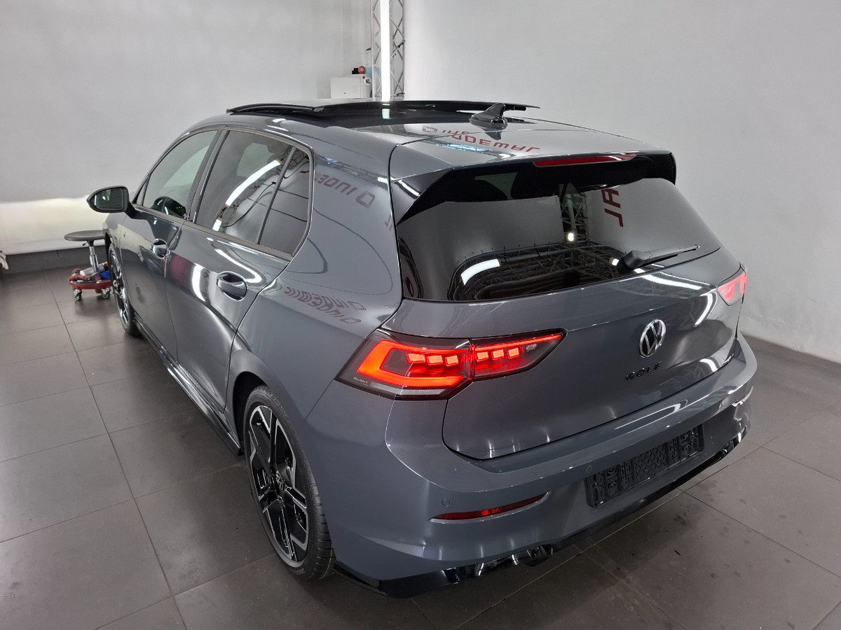 Volkswagen Golf VIII 1,5 eTSI 150PK DSG R-Line +