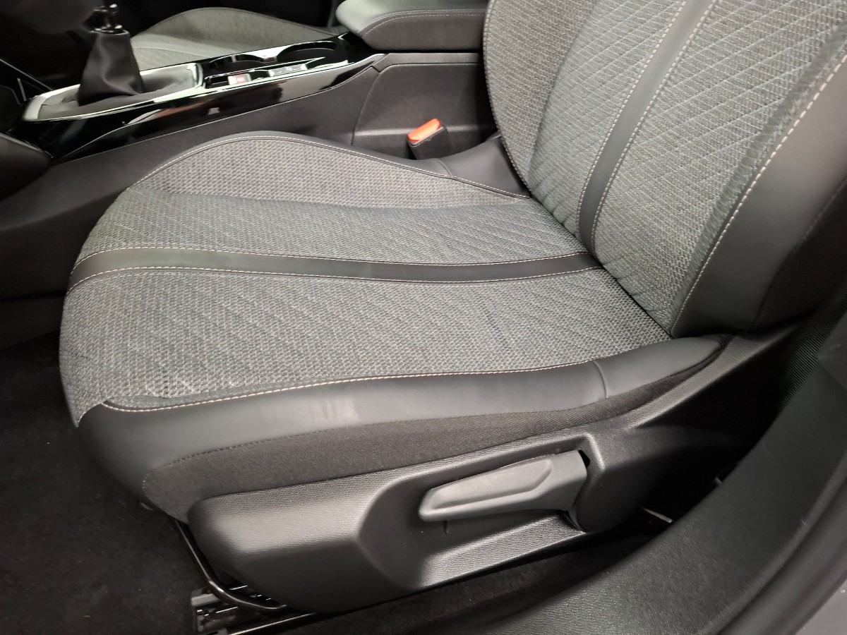 Peugeot 2008 1.2 PureTech 100 Allure