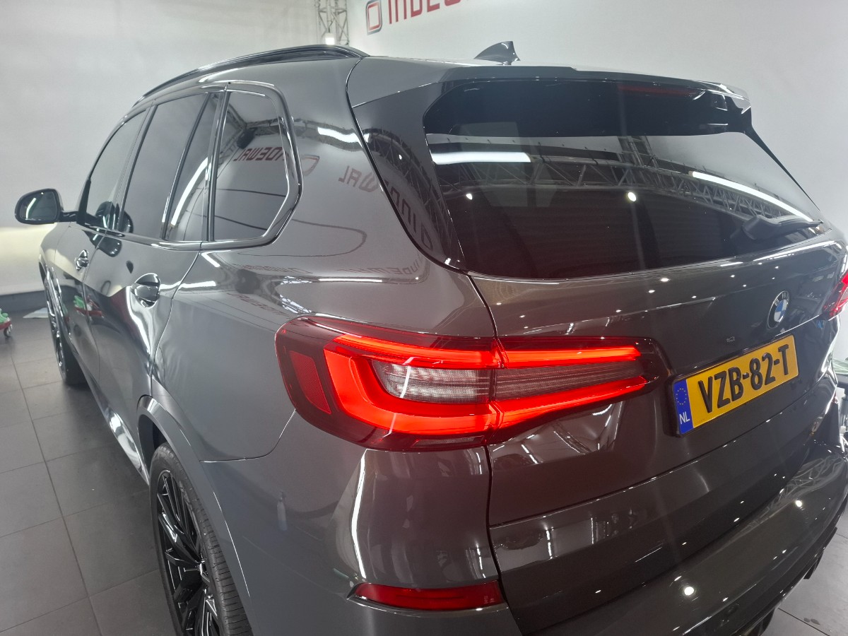 BMW X5 Xdrive 40d | Grijs kenteken | 22″ LMV | Trekhaak elekt. | Pano | HiFi | Soft-close | Innovation | DRAVITGRAU
