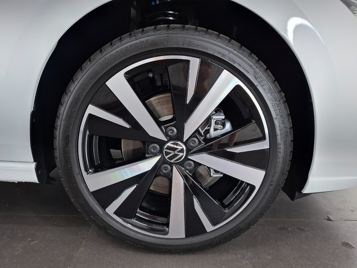 Volkswagen Golf Style 1.5 TSI eHybrid DSG | IQ LIGHT | LMV 18 Catania | Winterpakket | PURE WHITE