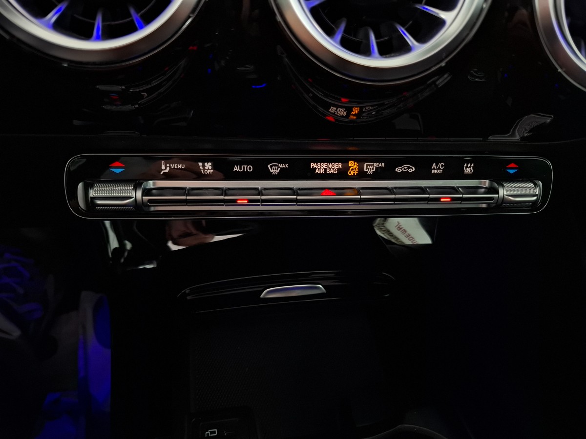 Mercedes-Benz CLA 250 e Business Solution AMG Pano Sfeer Stoelverwarming