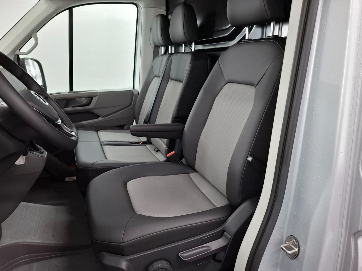 Volkswagen Crafter 35 2.0 TDI 140PK L4H3 Highline | LED | Climatronic | Leder stuur verwarm. | Comfortstoel | Stoelverw. | Trekhaakvoorb.| Reflex Silver