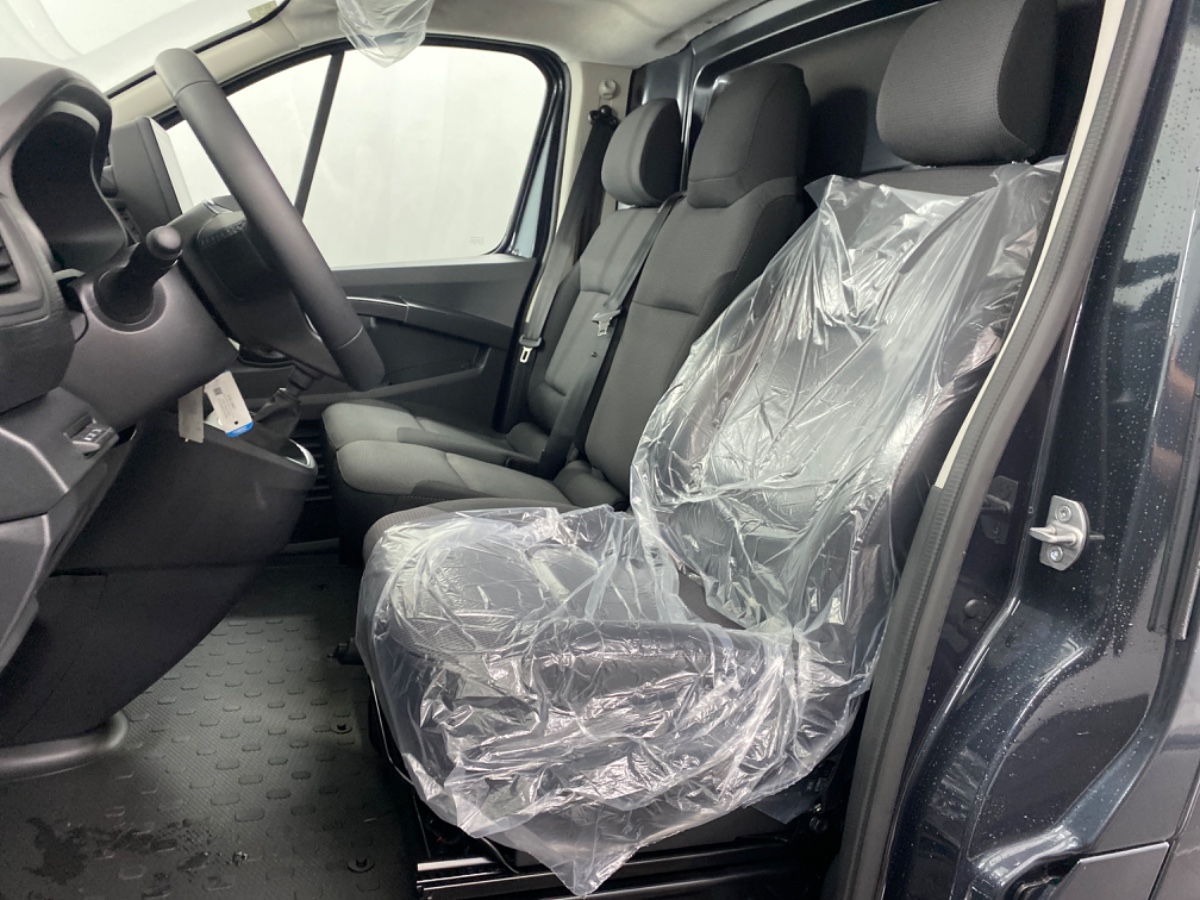 Renault Trafic 2.0 Blue dCi 110 T30 L2H1 Advance | Gris Comete | Trekhaak Rswiel