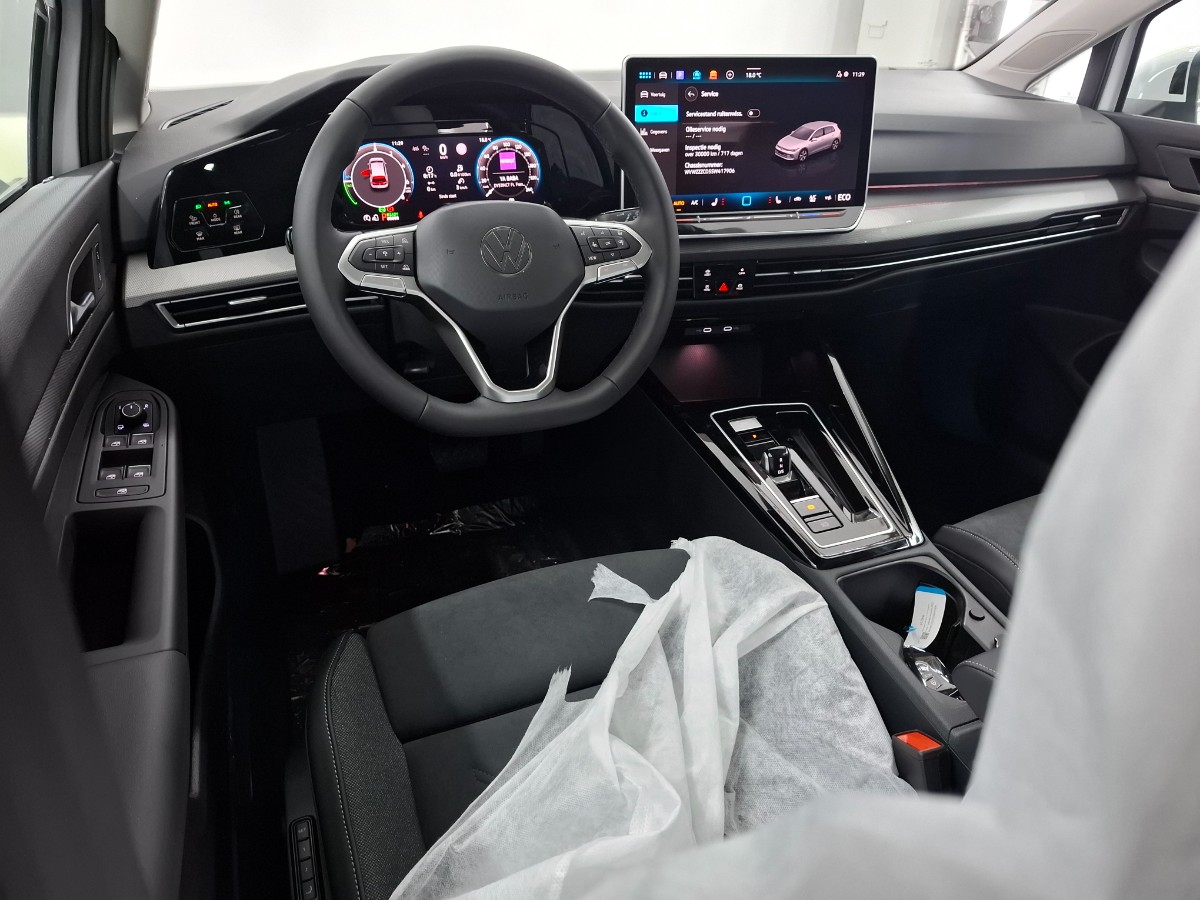 Volkswagen Golf Style 1.5 TSI eHybrid DSG | IQ LIGHT | LMV 18 Catania | Winterpakket | PURE WHITE