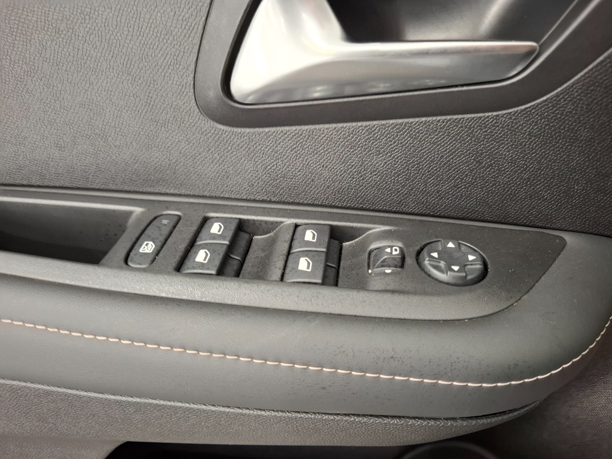 Peugeot 208 Hybrid 100 e-DCS6 Allure Virtual Camera Stoelverwarming