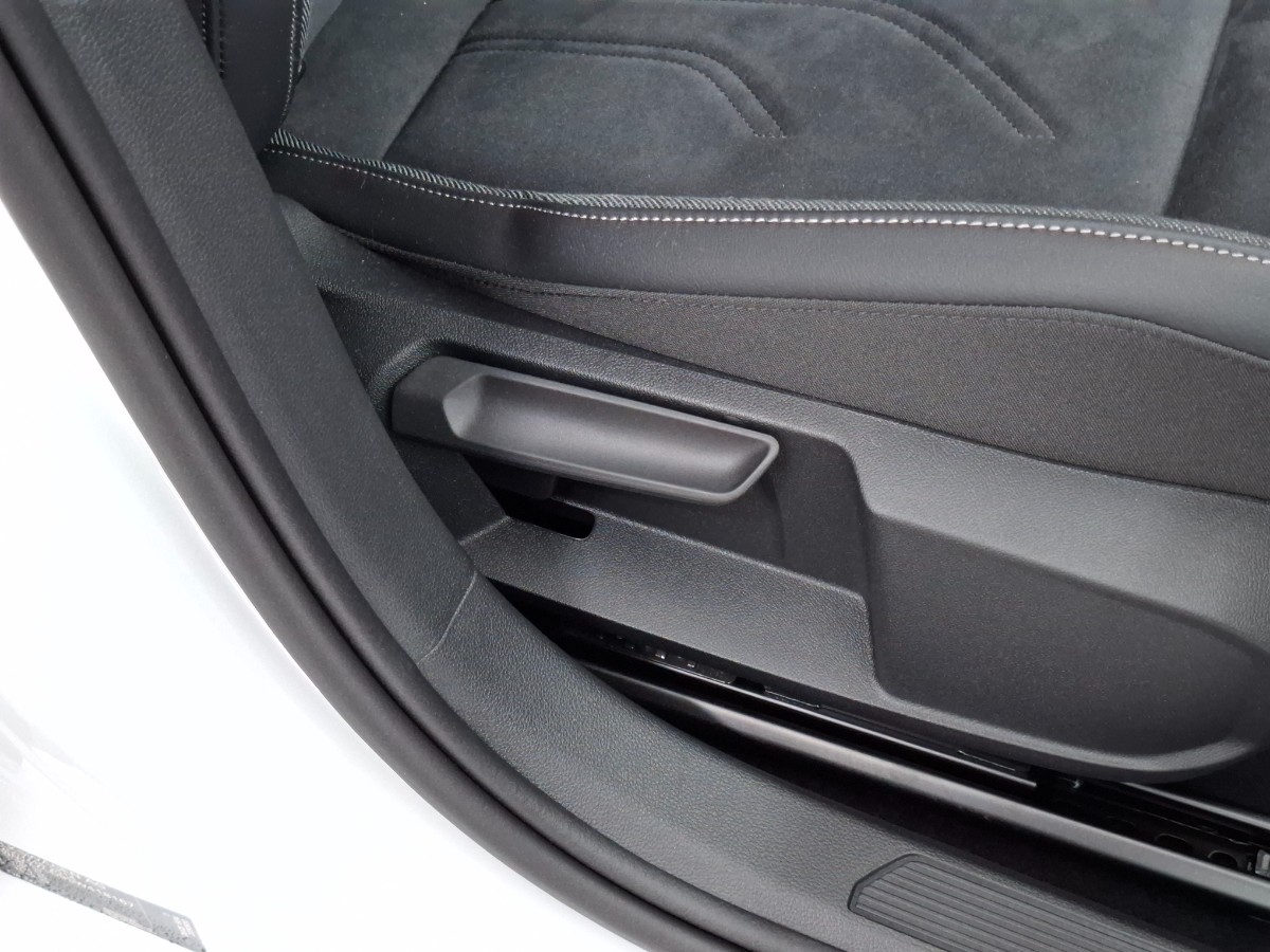 Volkswagen Golf Style 1.5 TSI eHybrid DSG | IQ LIGHT | LMV 18 Catania | Winterpakket | PURE WHITE