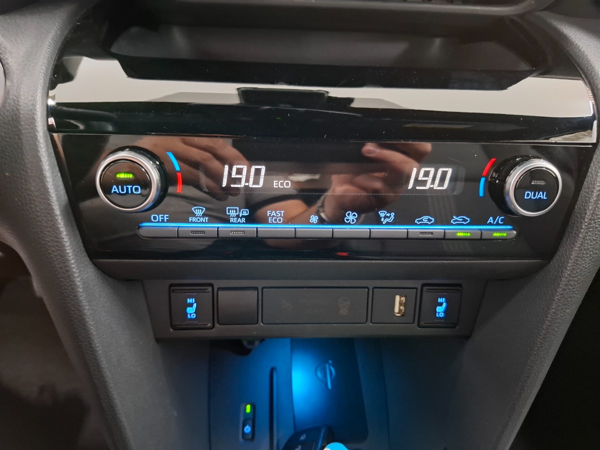 Toyota Yaris Cross 1.5 Hybrid Adventure Winterpakket Groot Navi Blind Spot JBL
