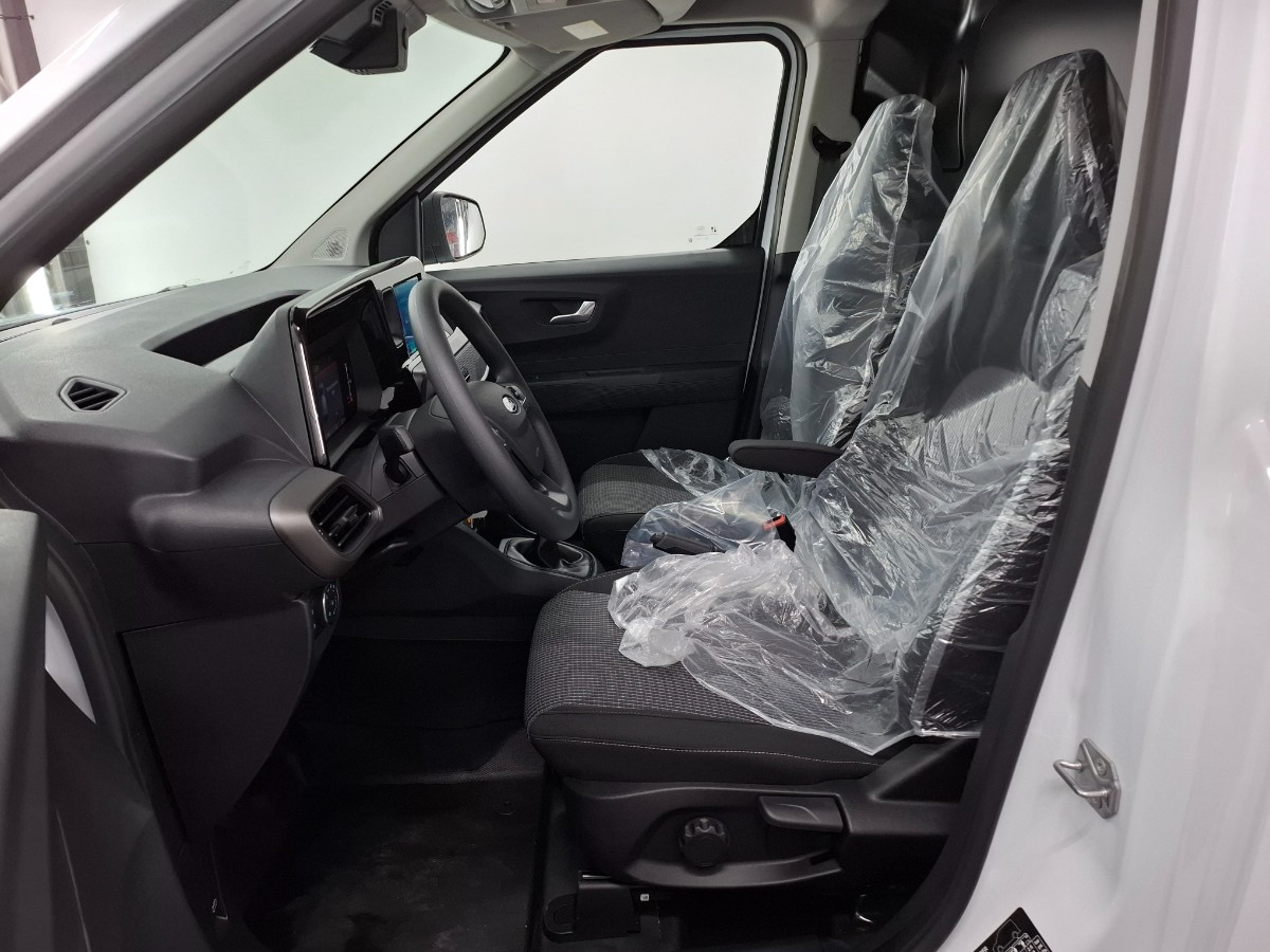 Ford Transit Courier 1.5L ECOBLUE 100PK TREND 16 IN. LICHTMETALEN VELGEN, 10-SPAAK0S , LED LAADRUIMTEVERLICHTING , LED DAGRIJVERLICHTING , PARKING PACK , TREKHAAK BPM VRIJ