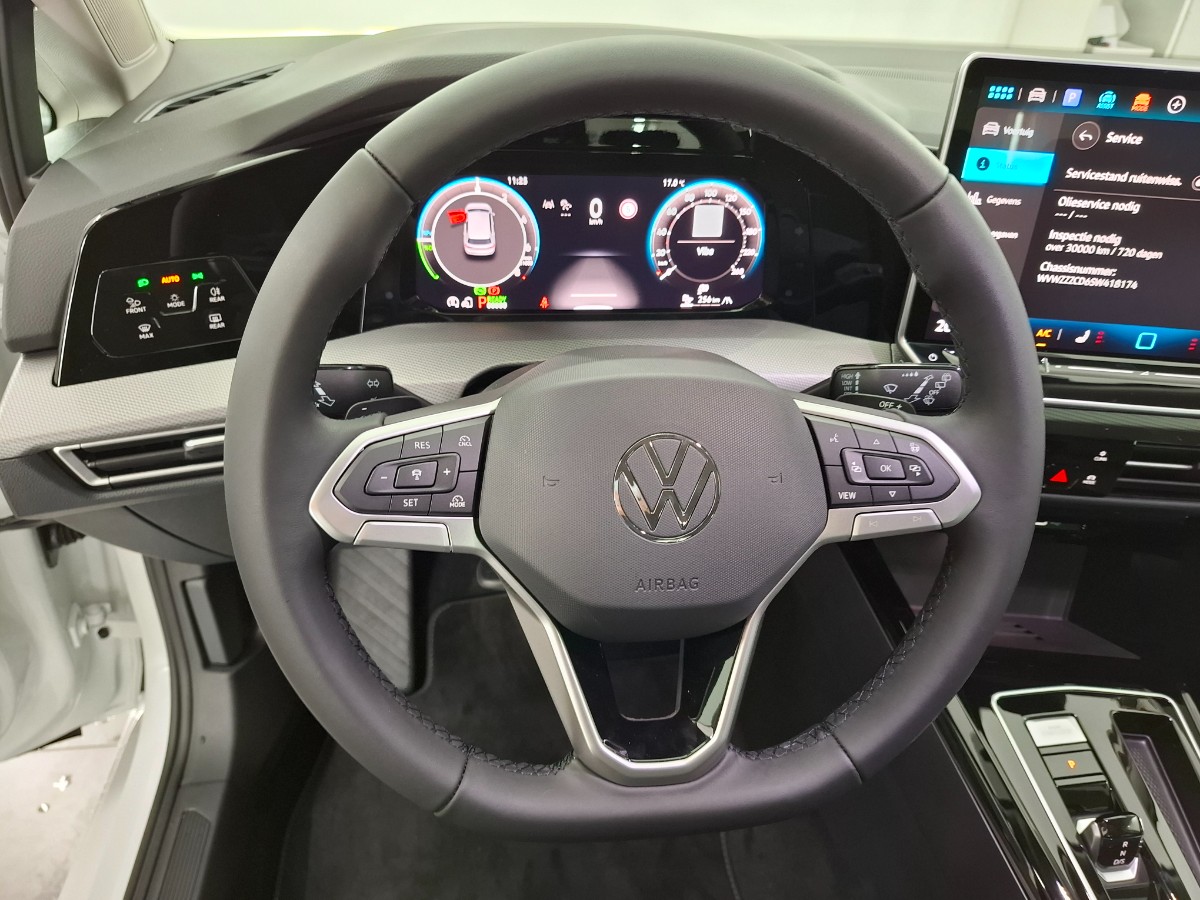 Volkswagen Golf Style 1.5 TSI eHybrid DSG | Zwart dak | IQ LIGHT | LMV 18 Catania | Winterpakket | PURE WHITE