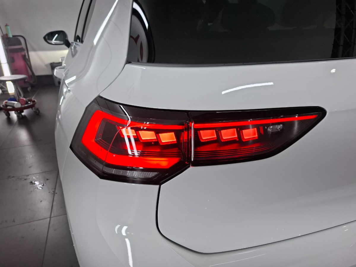 Volkswagen Golf Style 1.5 TSI eHybrid DSG | IQ LIGHT | LMV 18 Catania | Winterpakket | PURE WHITE
