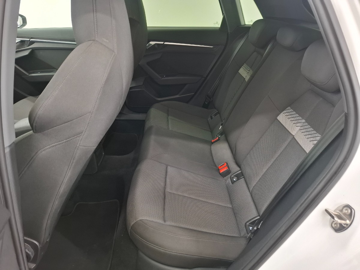 Audi A3 Sportback 30 TFSI Business edition Trekhaak Led