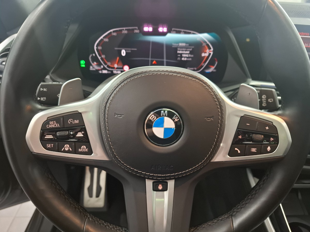 BMW X5 Xdrive 40d | Grijs kenteken | 22″ LMV | Trekhaak elekt. | Pano | HiFi | Soft-close | Innovation | DRAVITGRAU