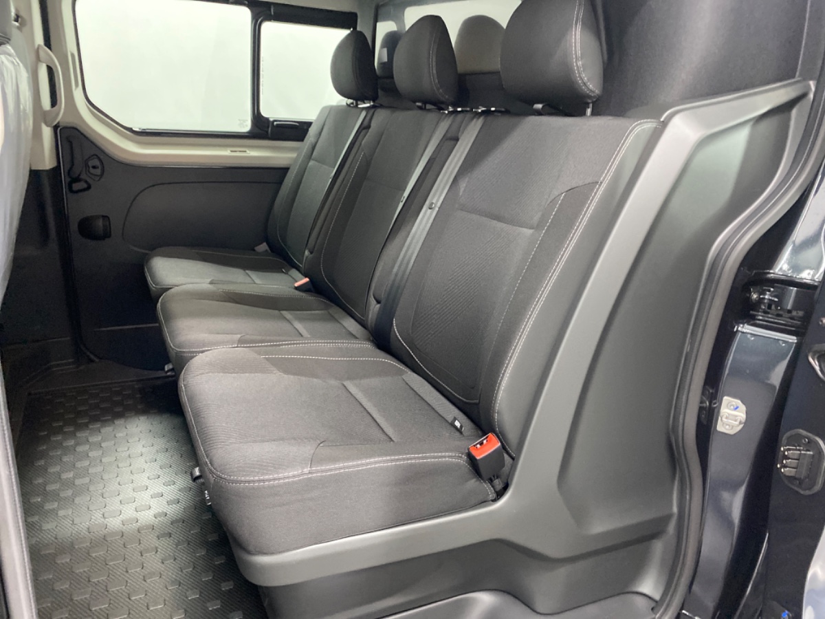 Renault Trafic L2H1 T29 DC dCi 170 EDC Extra – Gris Comete