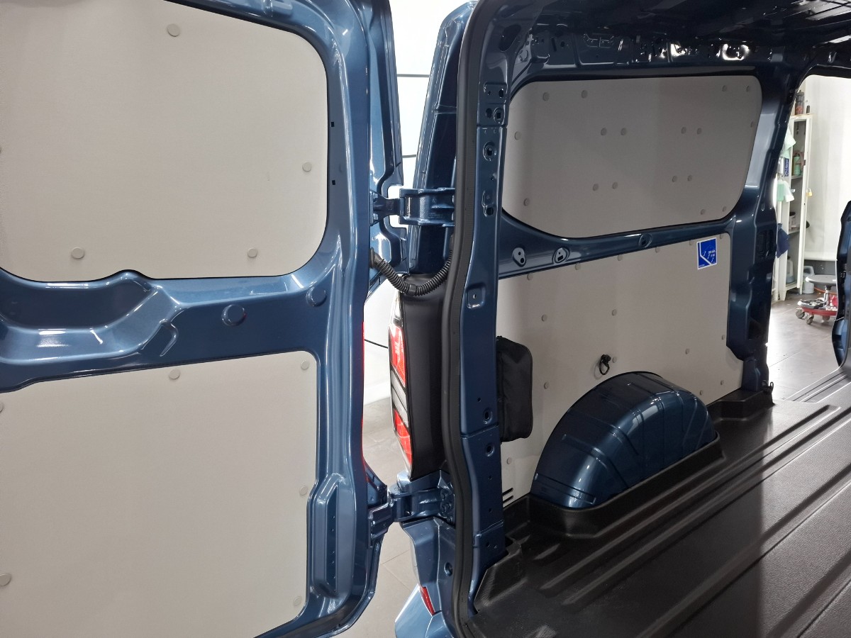 Ford Transit Custom 320 2.0 TDCI L2H1 Limited