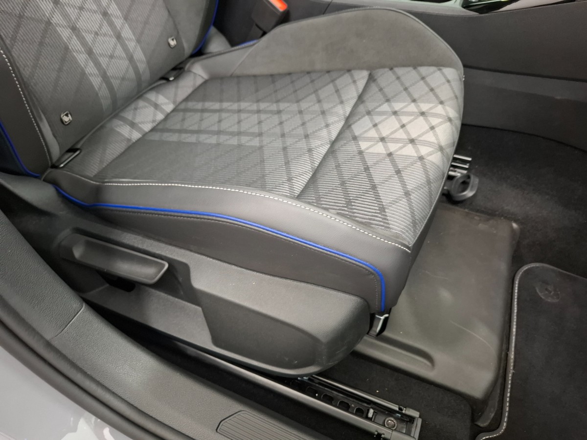 Volkswagen Golf 1.5 TSI R-LINE
