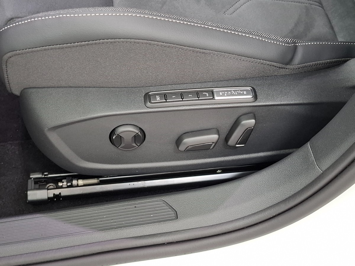 Volkswagen Golf Style 1.5 TSI eHybrid DSG | Zwart dak | IQ LIGHT | LMV 18 Catania | Winterpakket | PURE WHITE