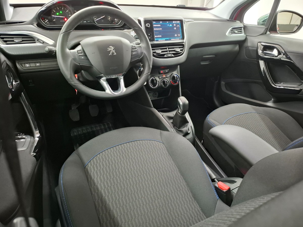 Peugeot 208 1.2 PureTech Signature