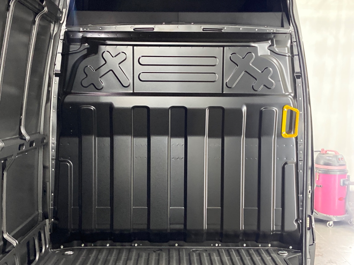 Iveco Daily NW MODEL | 35S18HA8 V L2H2 | 3.0 180PK | Grey met. | Navi | ECC | ACC | Gev. stoel | CAM | THK