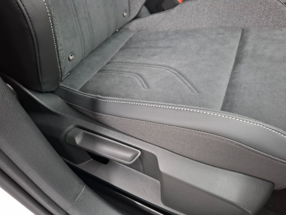 Volkswagen Golf Style 1.5 TSI eHybrid DSG | IQ LIGHT | LMV 18 Catania | Winterpakket | PURE WHITE