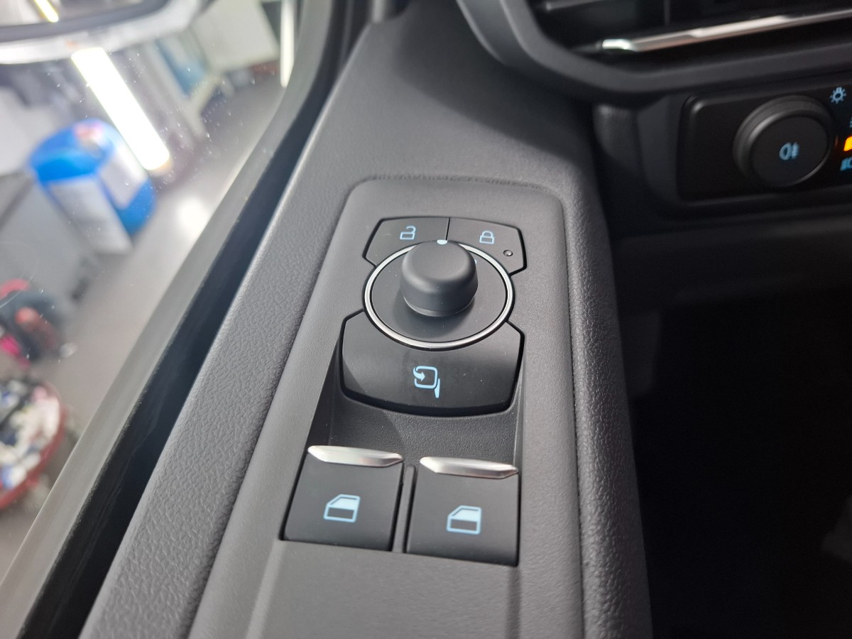 Ford Transit Custom 320 2.0 TDCI L2H1 Limited