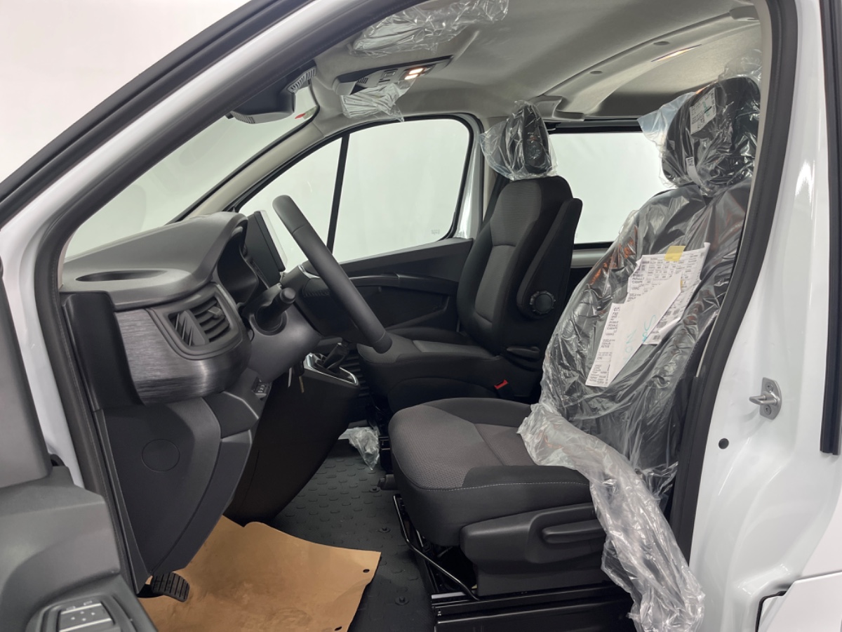 Renault Trafic 2.0 Blue dCi 130 T29 L2H1 Advance DC – 17″ LMV | Camera | Trekhaak | Stoel pass. in hoogte verstelb.