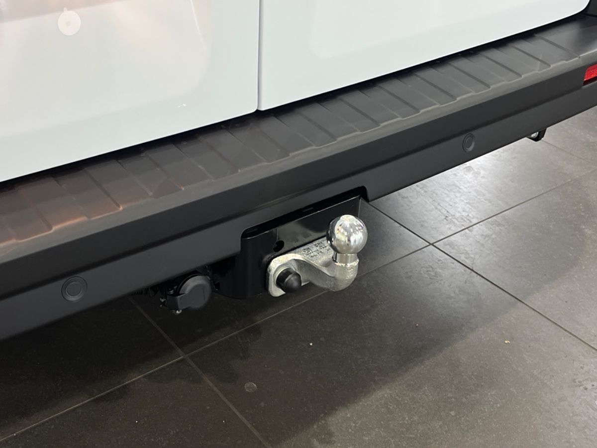 Renault Trafic 2.0 Blue dCi 130 T29 L2H1 Advance DC – 17″ LMV | Camera | Trekhaak | Stoel pass. in hoogte verstelb.