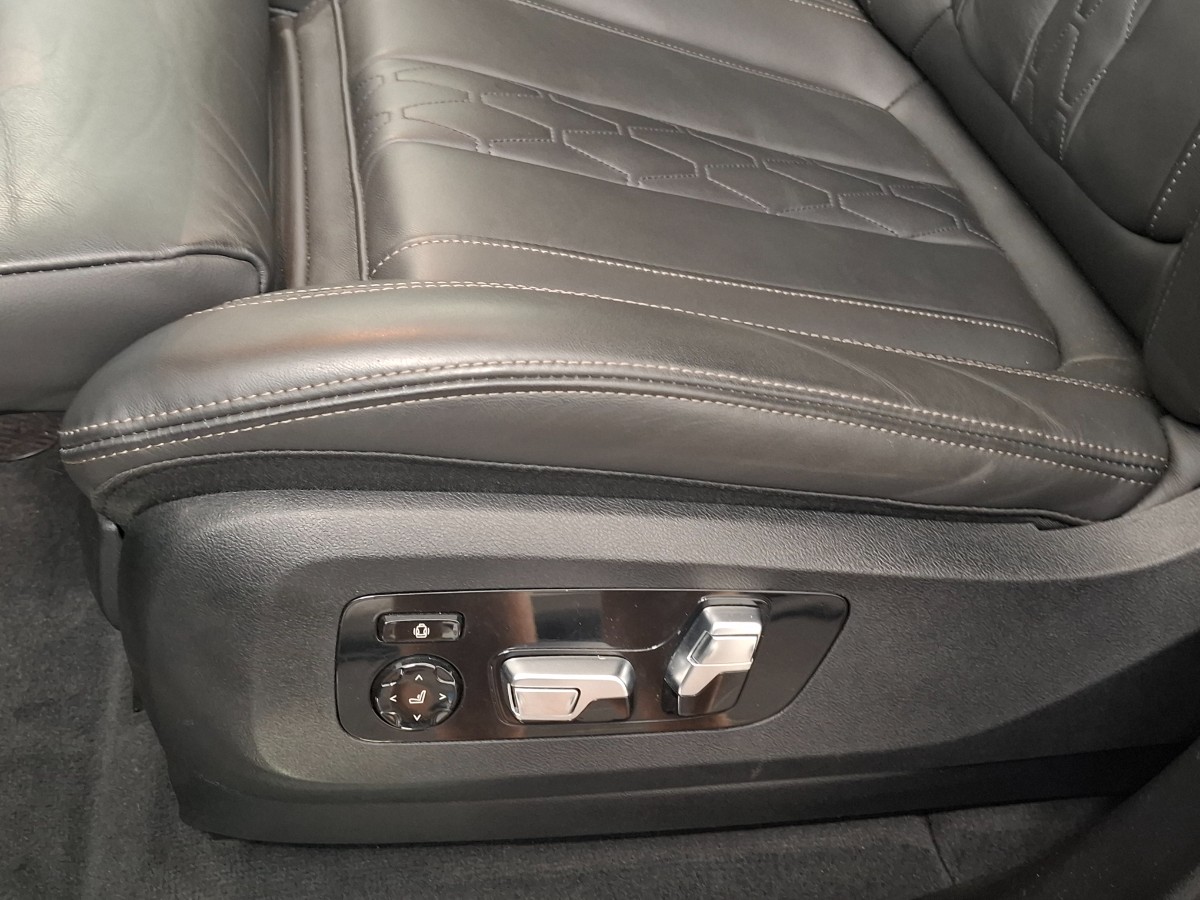 BMW X5 Xdrive 40d | Grijs kenteken | 22″ LMV | Trekhaak elekt. | Pano | HiFi | Soft-close | Innovation | DRAVITGRAU