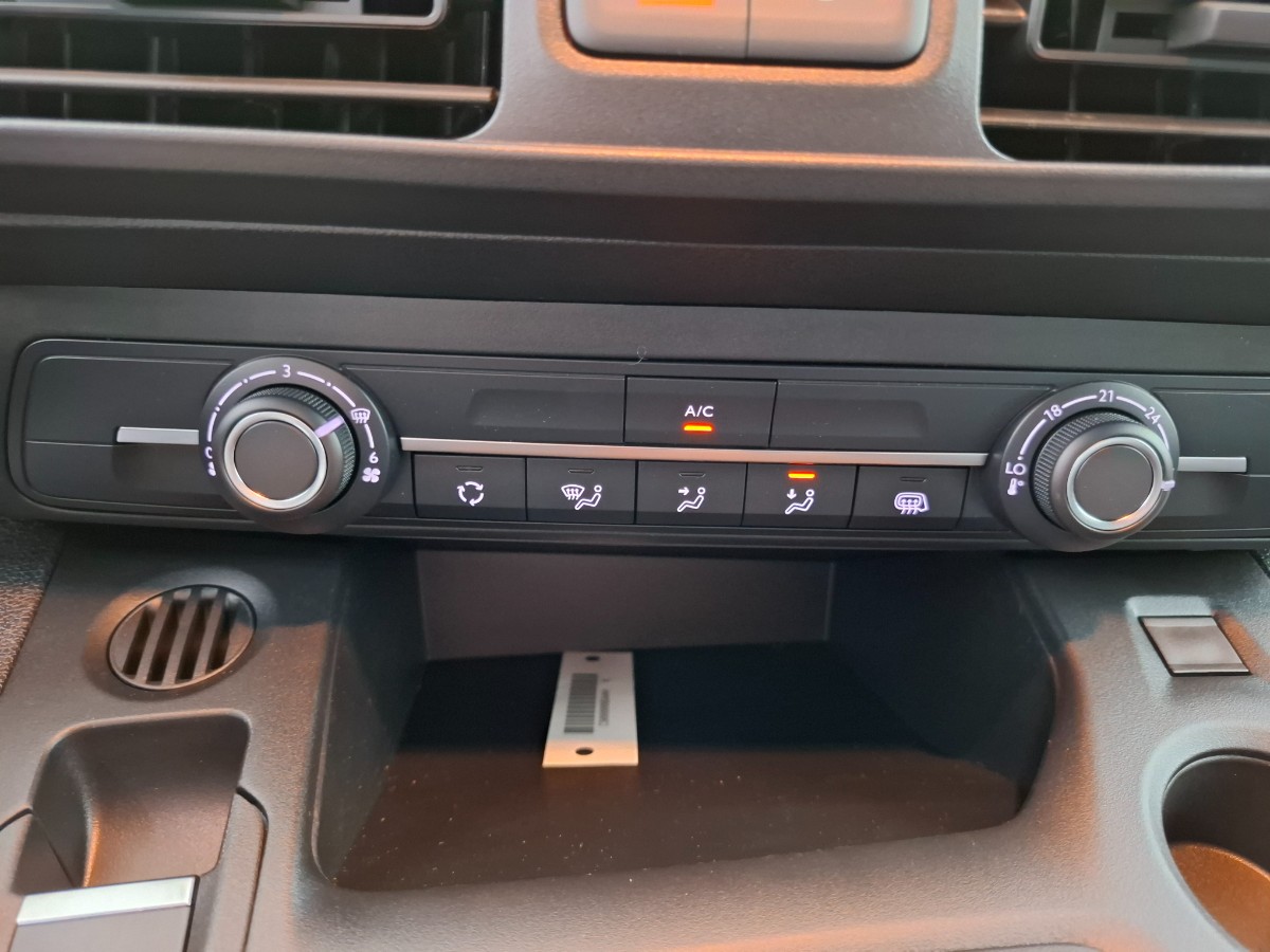 Peugeot e-Partner 136 L1 50 kWh | PDC voor + achter met Surround Rear Vision | Stoel + Voorruitverwarming