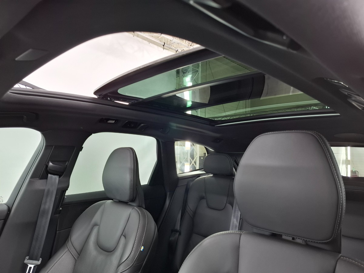 Volvo XC60 2.0 T8 AWD Recharge R-Desgin |Pano|H&K|Memory|Stoelverwarming|