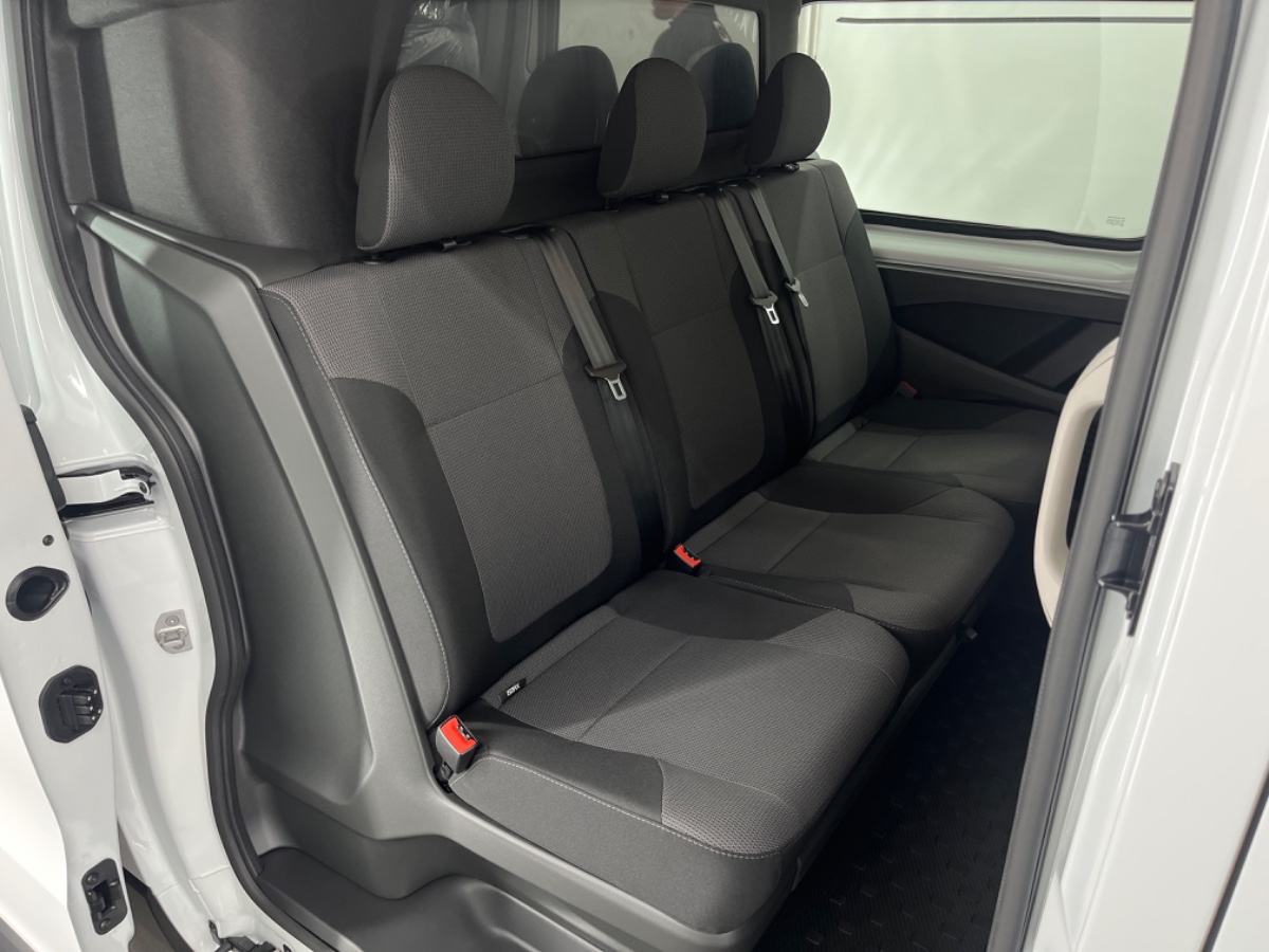 Renault Trafic 2.0 Blue dCi 130 T29 L2H1 Advance DC – 17″ LMV | Camera | Trekhaak | Stoel pass. in hoogte verstelb.