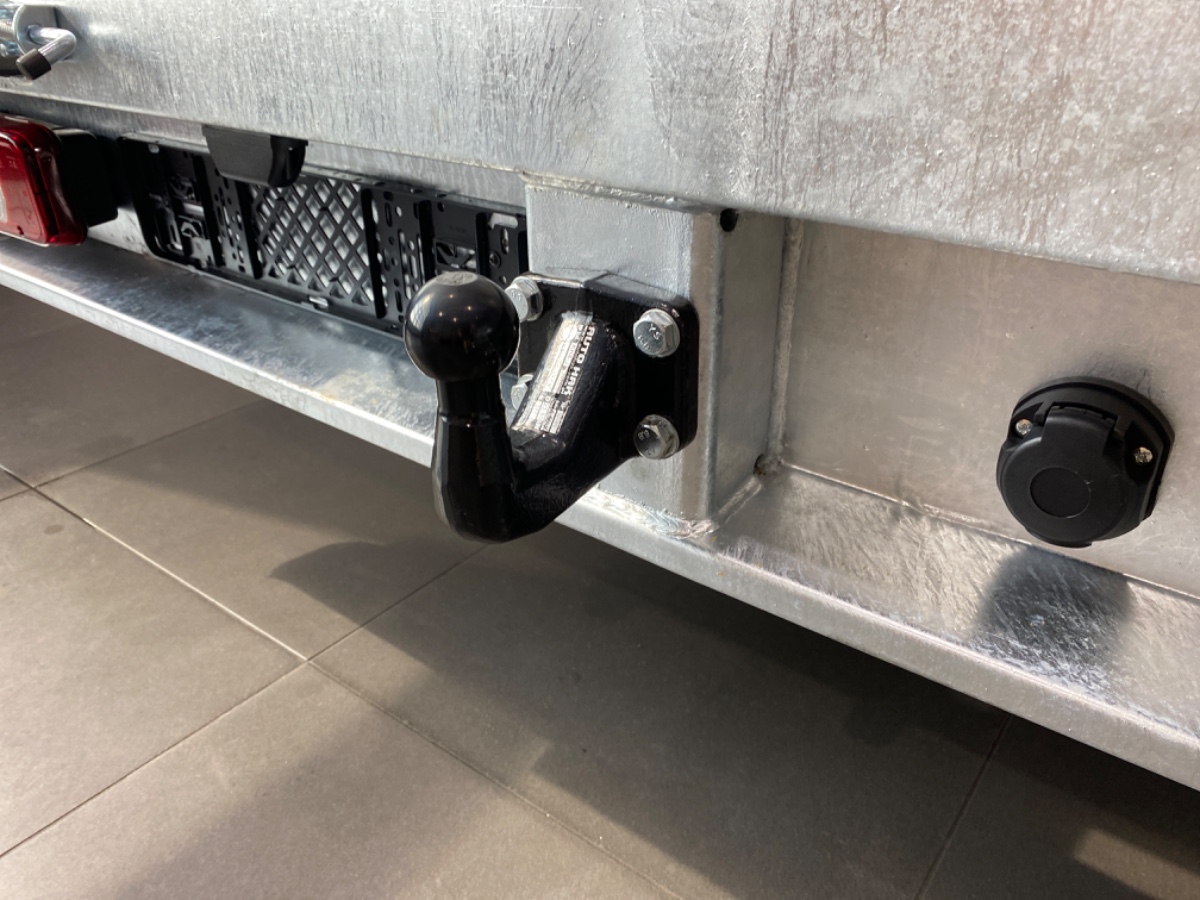 Iveco Daily 35S18 3.0L 180PK AUT | Oprijwagen | Geveerde stoel | 3.5t trekgw. | Adaptive CC | LED NAV ECC | Faustmann opbouw