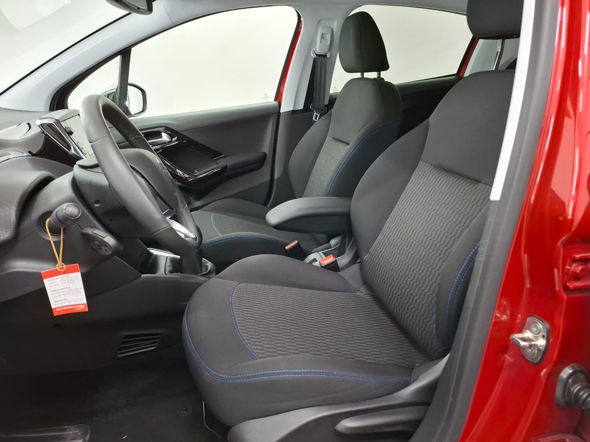 Peugeot 208 1.2 PureTech Signature