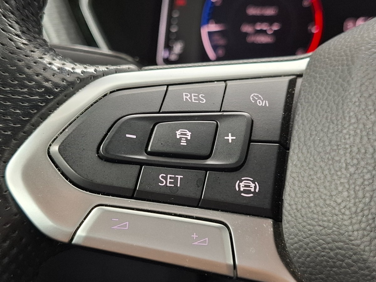 Volkswagen T-Cross 1.0 TSI Style Business R