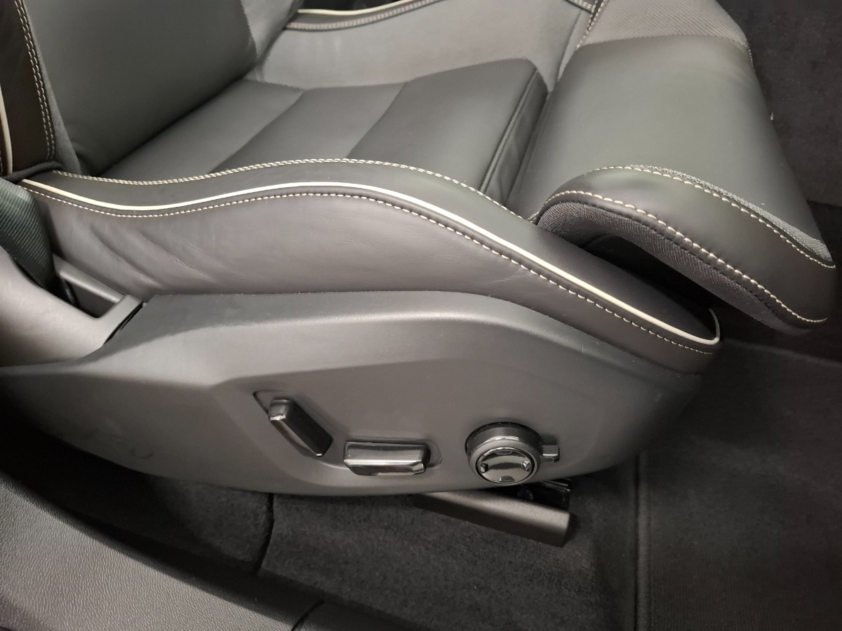 Volvo XC60 2.0 T6 Plug-in hybrid AWD Ultimate Black Edition Panoramadak