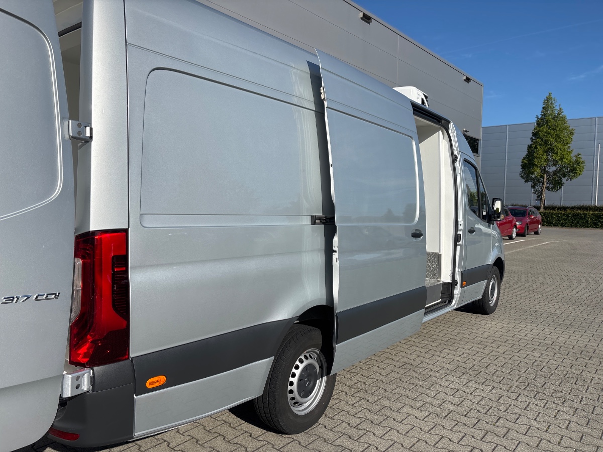 Mercedes-Benz Sprinter 317 CDI L3H2 AUT | Koelwagen Carrier Xarios 300 Carpol | MBUX NAV CC CAM