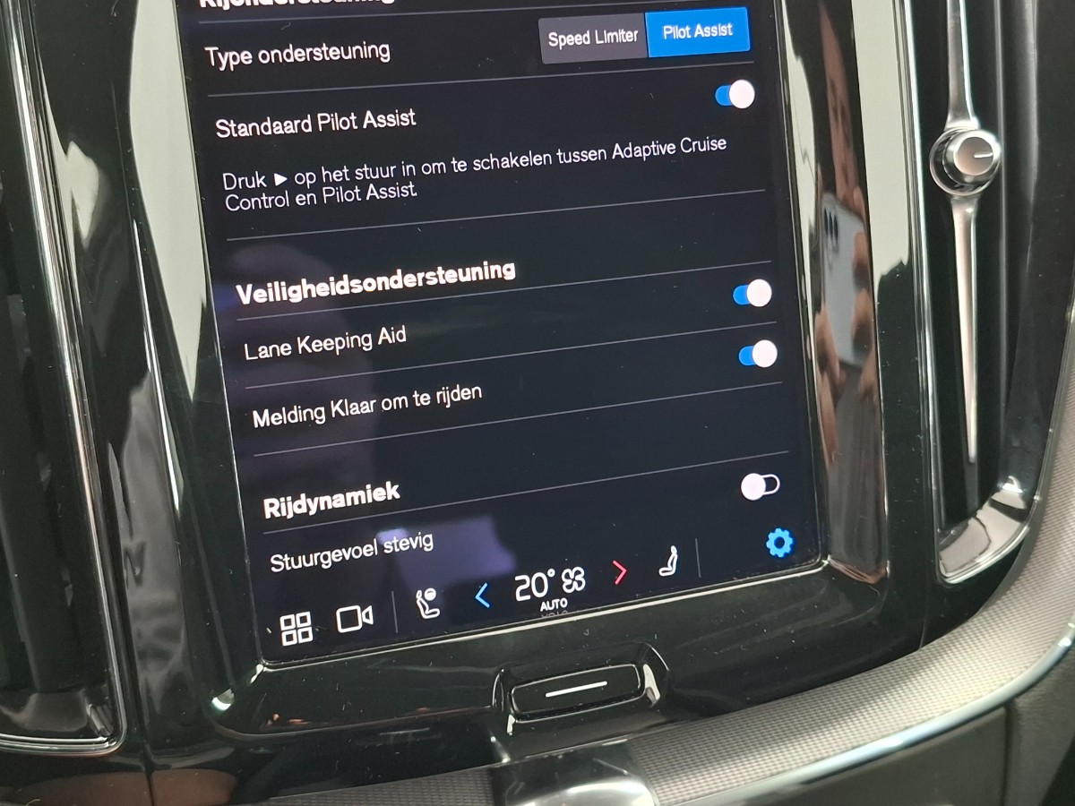 Volvo XC60 2.0 T8 AWD Recharge R-Desgin |Pano|H&K|Memory|Stoelverwarming|