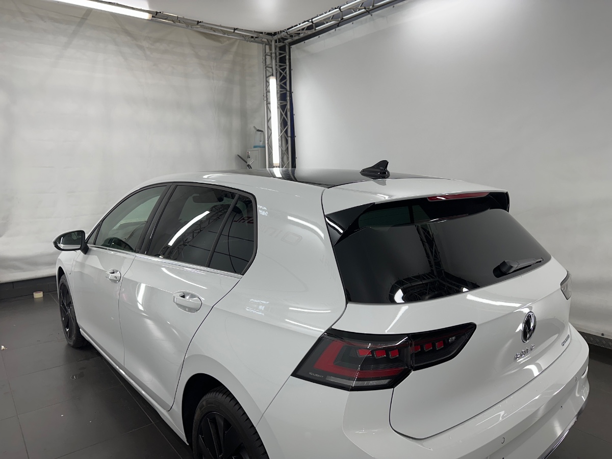 Volkswagen Golf Style 1.5 TSI eHybrid DSG | Zwart dak | IQ LIGHT | LMV 18 Catania | Winterpakket | PURE WHITE