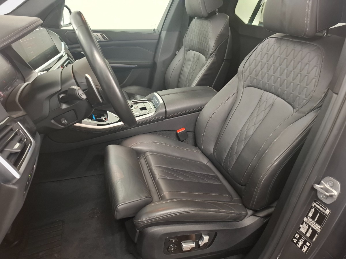 BMW X5 Xdrive 40d | Grijs kenteken | 22″ LMV | Trekhaak elekt. | Pano | HiFi | Soft-close | Innovation | DRAVITGRAU