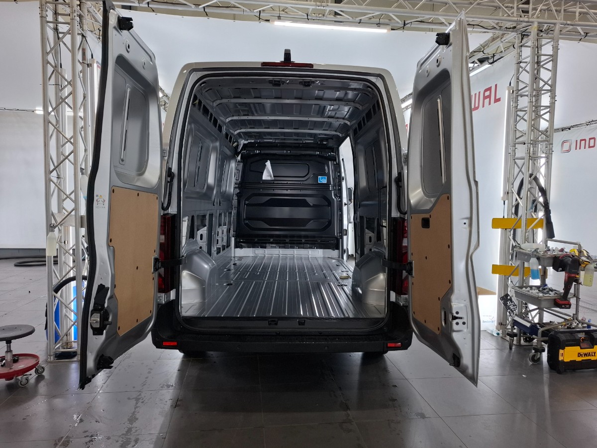 Nissan Interstar VAN MY24 dCi 150 L3H2 3.5T TEKNA | Zilvergrijs | 5 JR. Garantie
