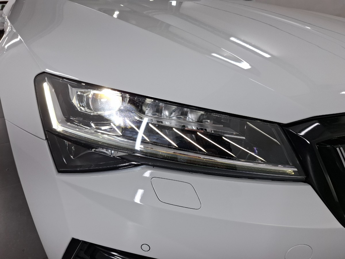 Skoda Superb Combi 1.4 TSI 218 PHEV DSG SPORTLINE | Pano Virtual Alcantara Stoelverw. Trekhaak | Moon White Metallic