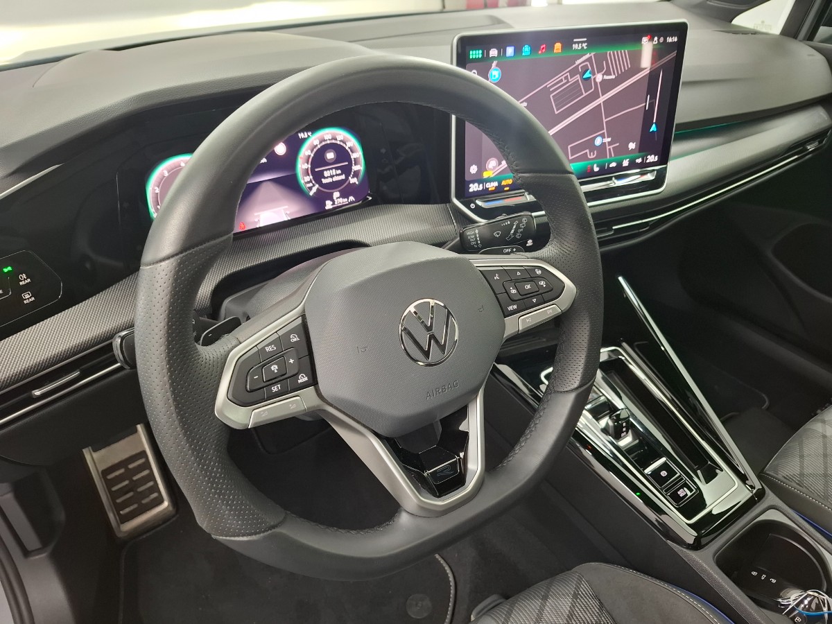 Volkswagen Golf 1.5 TSI R-LINE