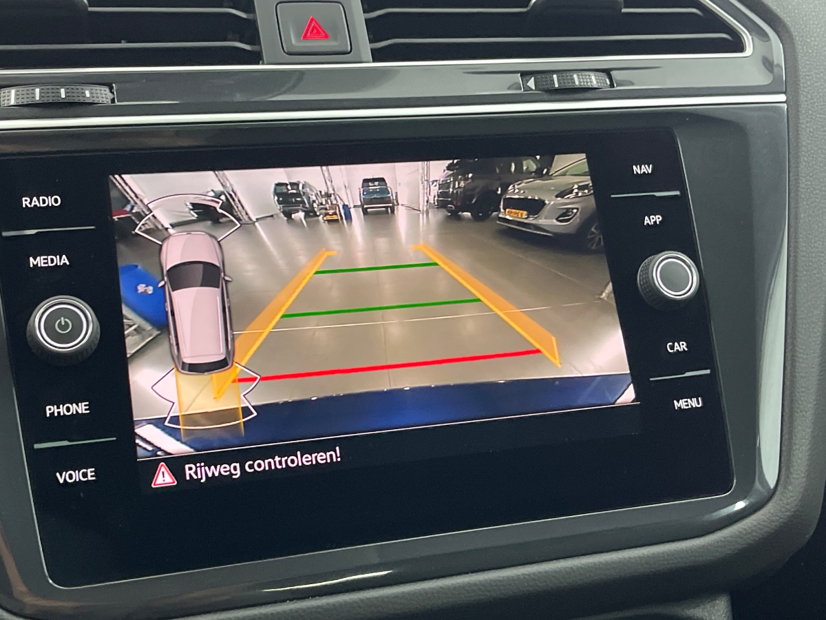 Volkswagen Tiguan Allspace 1.5 TSI Life Business 7p. |Pano|Trekhaak|ACC|Stoelverwarming|