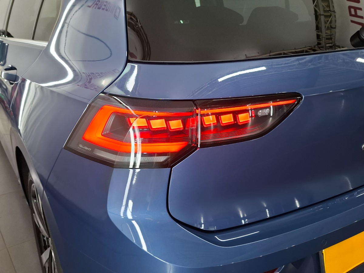 Volkswagen Golf Style 1.5 TSI eHybrid DSG | IQ LIGHT | LMV 18 Catania | Winterpakket | Anemone Blue