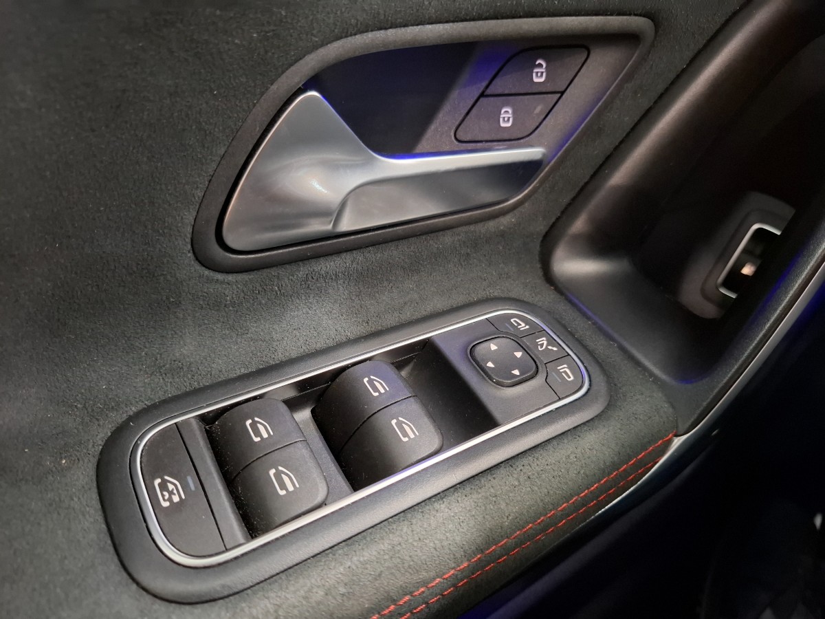 Mercedes-Benz CLA 250 e Business Solution AMG Pano Sfeer Stoelverwarming